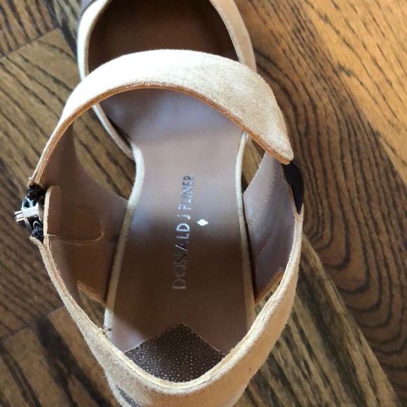 Donald Pliner suede/stingray heels - Picture 6 of 10